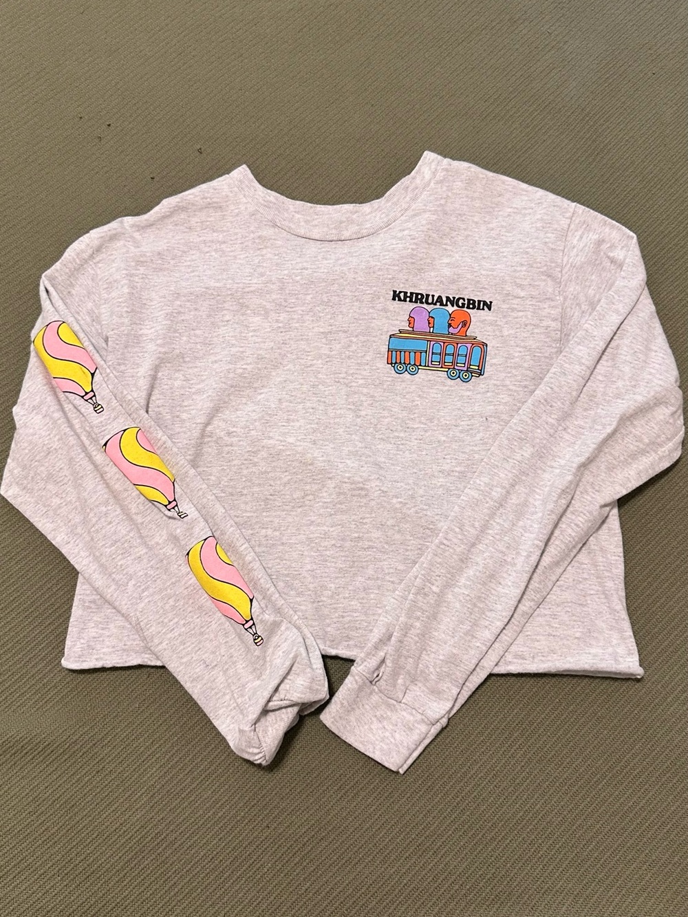 Khruangbin Women's Light Gray Long Sleeve Tee with Hot Air Balloon Sleeve Print